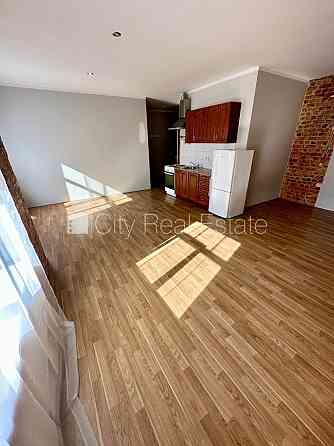 Фасадный дом, реновированный дом, закрытый двор, вход с улицы и со двора, Рига