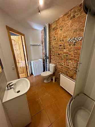 Фасадный дом, реновированный дом, закрытый двор, вход с улицы и со двора, Рига