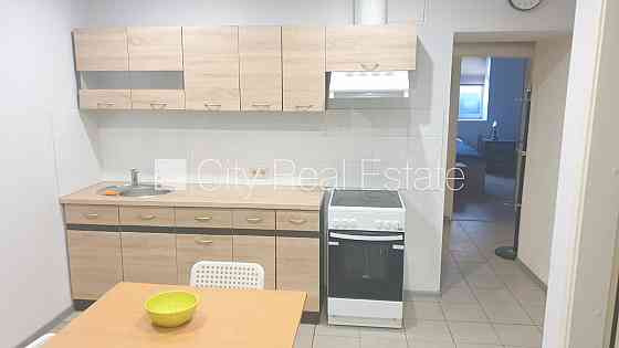 Фасадный дом, реновированный дом, закрытый двор, вход со двора, полуподвал, Рига