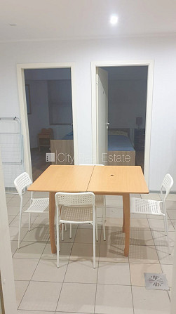 Фасадный дом, реновированный дом, закрытый двор, вход со двора, полуподвал, Рига - изображение 10