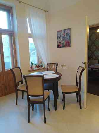 Фасадный дом, реновированный дом, закрытая территория, вход с улицы, лифт, Рига