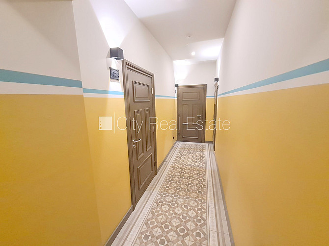 Фасадный дом, реновированный дом, закрытый двор, вход с улицы и со двора, Рига - изображение 18