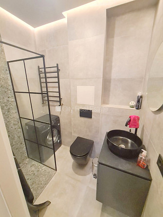 Фасадный дом, реновированный дом, закрытый двор, вход с улицы и со двора, Рига - изображение 14