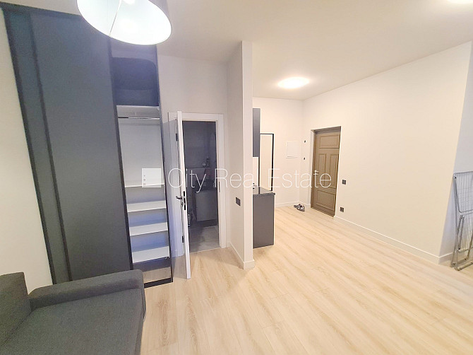 Фасадный дом, реновированный дом, закрытый двор, вход с улицы и со двора, Рига - изображение 12