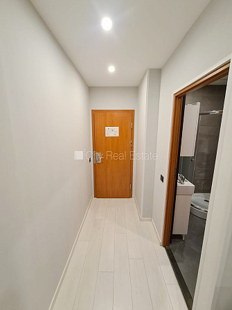 Фасадный дом, реновированный дом, закрытый двор, вход с улицы, лифт, лестничная Рига - изображение 11