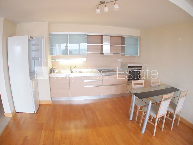 Новостройка, закрытая территория, вход с улицы, окна выходят на улицу, одна Рига - изображение 8