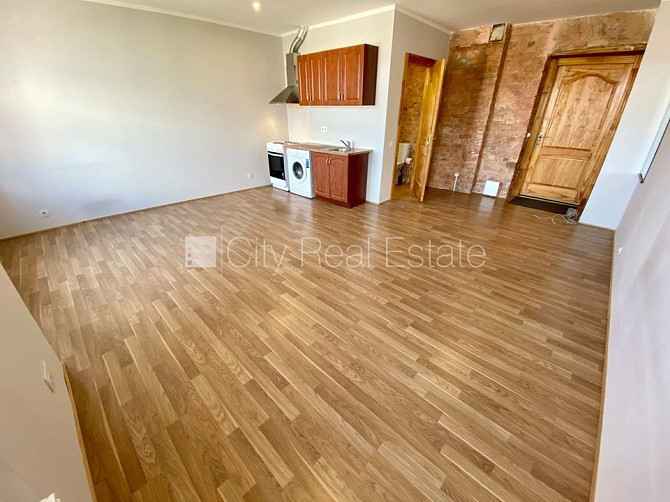 Здание во дворе, реновированный дом, благоустроенный озеленённый двор, закрытый Рига - изображение 1