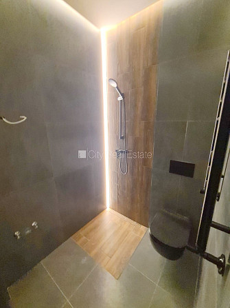 Фасадный дом, реновированный дом, закрытый двор, вход с улицы и со двора, Рига - изображение 9