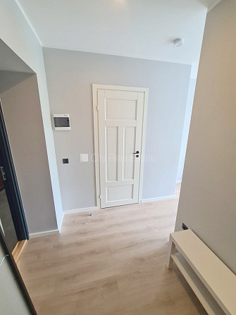 Фасадный дом, реновированный дом, вход с улицы, лестничная клетка после Рига - изображение 10