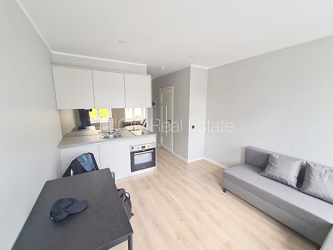 Фасадный дом, реновированный дом, вход с улицы, лестничная клетка после Рига - изображение 5