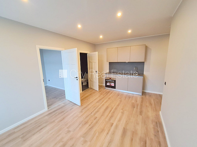 Фасадный дом, реновированный дом, закрытый двор, вход с улицы и со двора, Рига - изображение 3