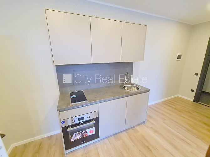 Фасадный дом, реновированный дом, закрытый двор, вход с улицы и со двора, Рига - изображение 4