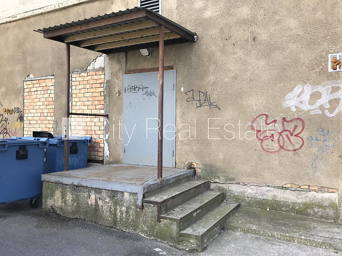 Фасадный дом, вход с улицы, вход со двора, окна выходят на улицу, два входа, Рига - изображение 5