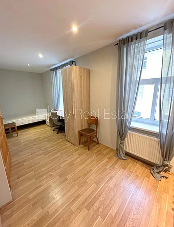 Здание во дворе, реновированный дом, закрытый двор, вход с улицы и со двора, Рига - изображение 3