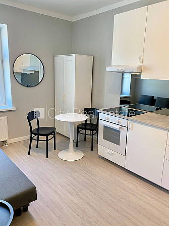 Фасадный дом, реновированный дом, закрытый двор, вход с улицы, лестничная клетка Рига - изображение 4