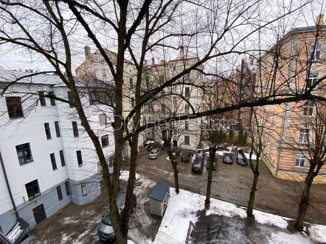 Здание во дворе, реновированный дом, закрытый двор, вход с улицы и со двора, Рига - изображение 9