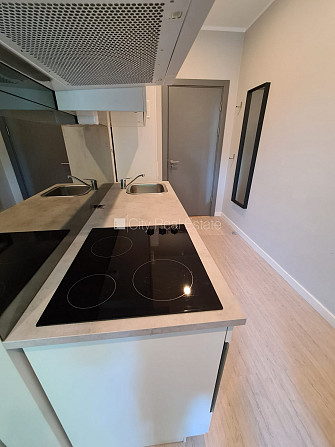 Фасадный дом, реновированный дом, закрытый двор, вход с улицы, лестничная клетка Рига - изображение 8