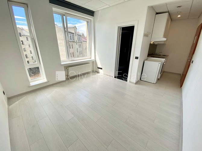 Реновированный дом, закрытый двор, вход с улицы, лифт, лестничная клетка после Рига - изображение 1