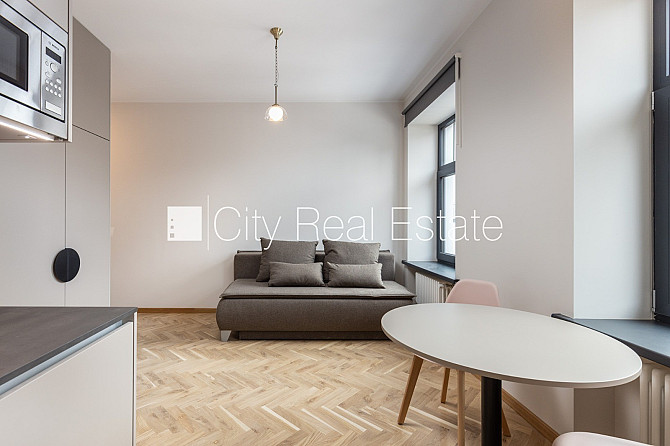 Здание во дворе, реновированный дом, закрытый двор, вход с улицы и со двора, лифт, Рига - изображение 3