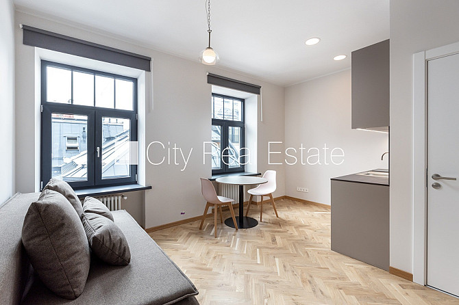 Здание во дворе, реновированный дом, закрытый двор, вход с улицы и со двора, лифт, Рига - изображение 1