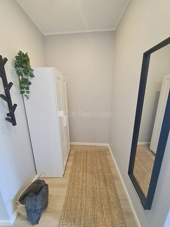 Фасадный дом, реновированный дом, вход с улицы, лестничная клетка после Рига - изображение 9