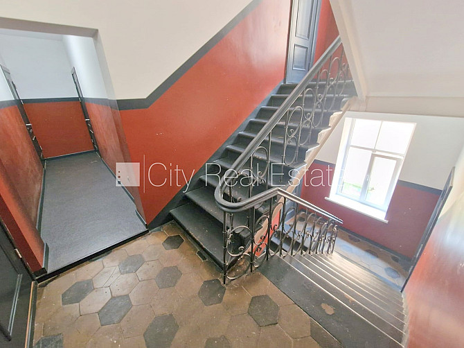 Фасадный дом, реновированный дом, вход с улицы, лестничная клетка после Рига - изображение 15