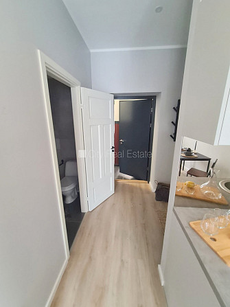 Фасадный дом, реновированный дом, вход с улицы, лестничная клетка после Рига - изображение 6