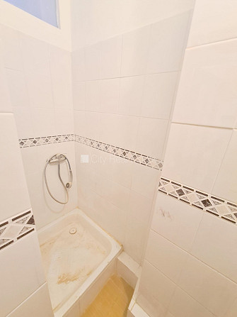 Дом во дворе, закрытый двор, вход с улицы, лестничная клетка после косметического Рига - изображение 17