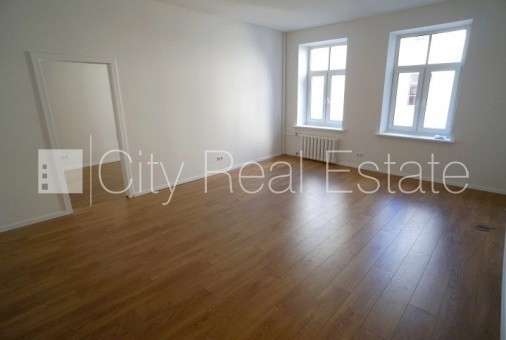 Фасадный дом, реновированный дом, плата за обслуживание одного квадратного метра Рига - изображение 1