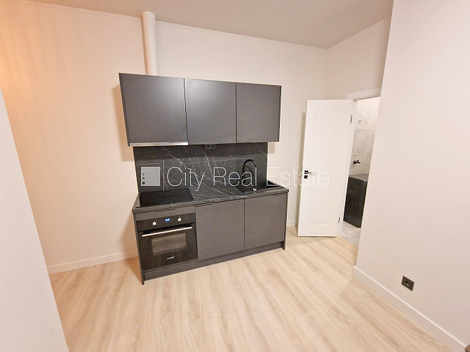 Фасадный дом, реновированный дом, закрытый двор, вход с улицы, лифт, лестничная Рига - изображение 4