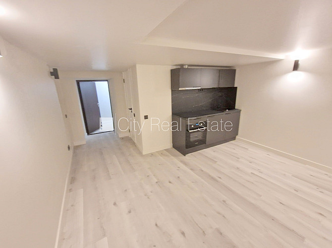 Фасадный дом, реновированный дом, закрытый двор, вход с улицы, полуподвал, Рига - изображение 2