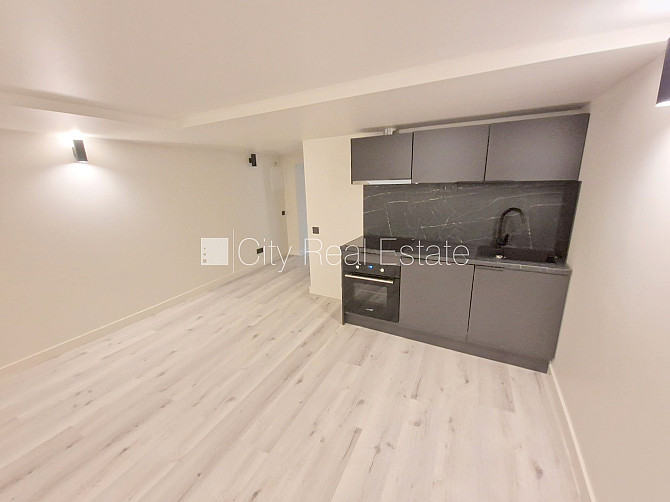 Фасадный дом, реновированный дом, закрытый двор, вход с улицы, полуподвал, Рига - изображение 6