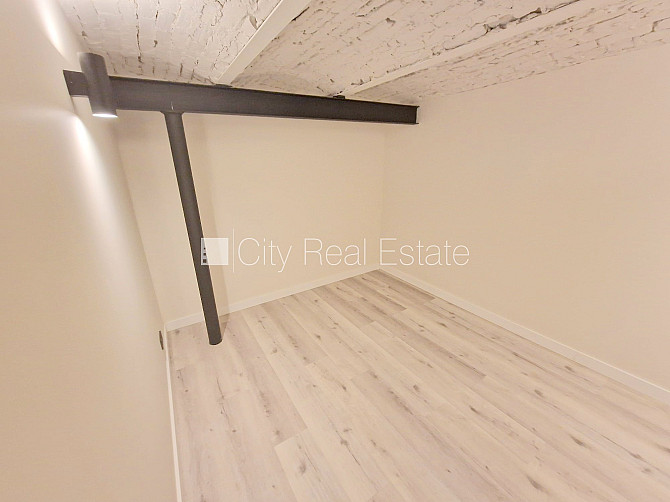 Фасадный дом, реновированный дом, закрытый двор, вход с улицы, полуподвал, Рига - изображение 7