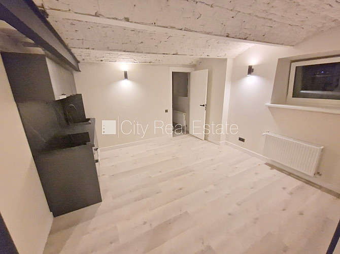 Фасадный дом, реновированный дом, закрытый двор, вход с улицы, полуподвал, Рига - изображение 3