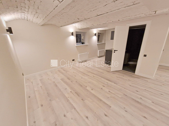 Фасадный дом, реновированный дом, закрытый двор, вход с улицы, полуподвал, Рига - изображение 2