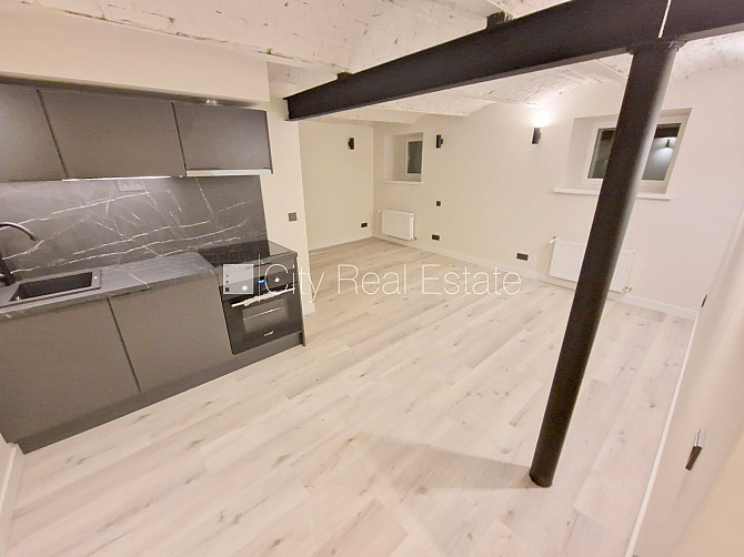 Фасадный дом, реновированный дом, закрытый двор, вход с улицы, полуподвал, Рига - изображение 2