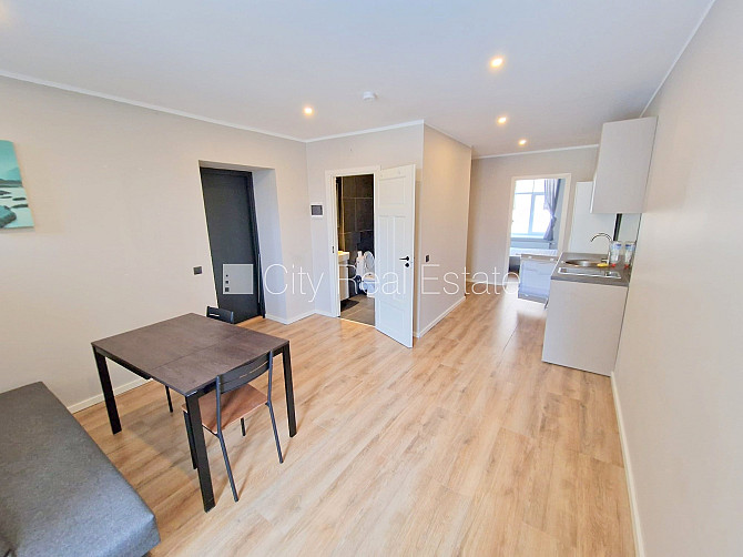 Здание во дворе, реновированный дом, закрытый двор, вход с улицы и со двора, Рига - изображение 1