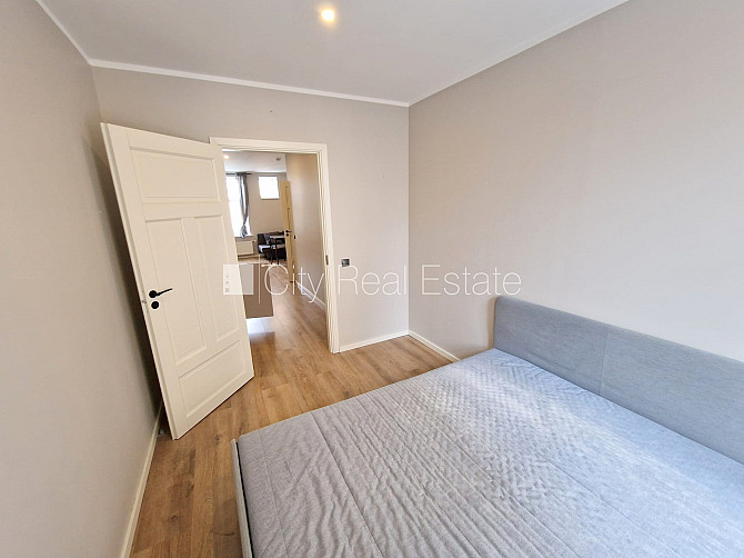 Здание во дворе, реновированный дом, закрытый двор, вход с улицы и со двора, Рига - изображение 12