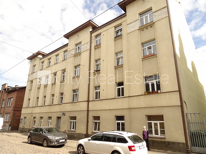 Фасадный дом, закрытый двор, вход с улицы, окна выходят во двор, изолированная Рига - изображение 19