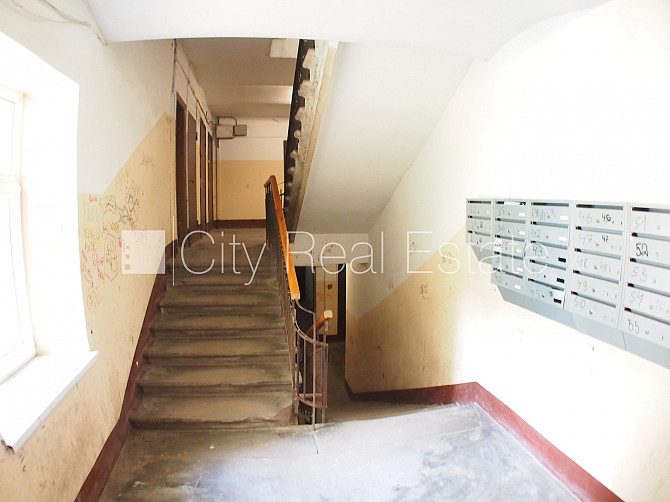 Фасадный дом, закрытый двор, вход с улицы, окна выходят во двор, изолированная Рига - изображение 18