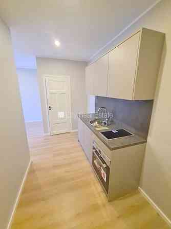 Здание во дворе, фасадный дом, реновированный дом, закрытый двор, вход с улицы и со Рига