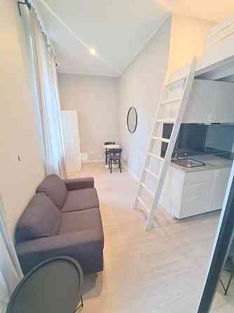 Здание во дворе, реновированный дом, закрытый двор, вход со двора, лестничная Рига