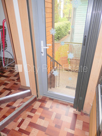 Фасадный дом, реновированный дом, закрытый двор, территория обнесена забором, Юрмала - изображение 14