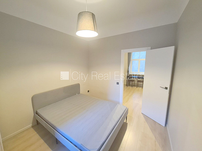 Здание во дворе, реновированный дом, закрытый двор, вход с улицы и со двора, лифт, Рига - изображение 1