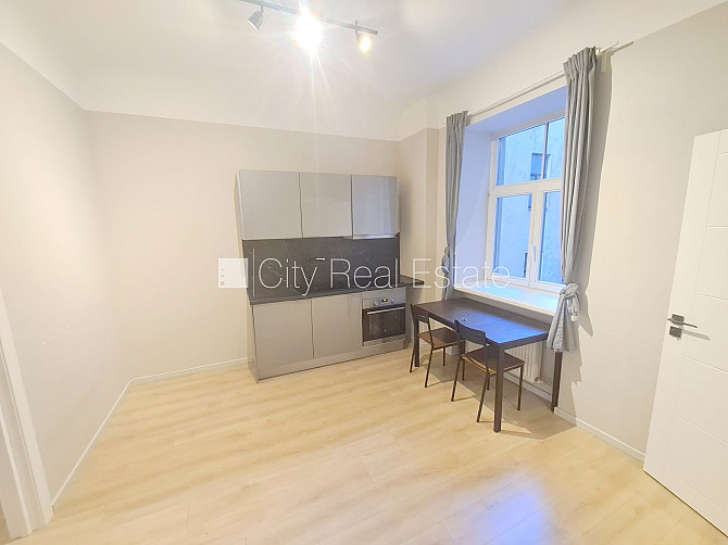 Здание во дворе, реновированный дом, закрытый двор, вход с улицы и со двора, лифт, Рига - изображение 9