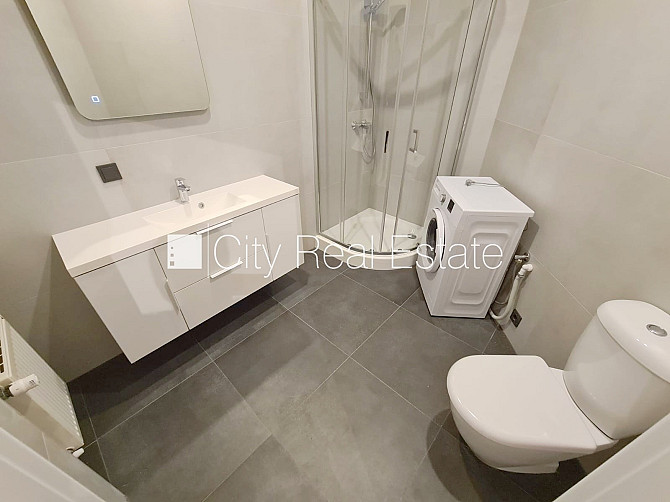 Здание во дворе, реновированный дом, закрытый двор, вход с улицы и со двора, лифт, Рига - изображение 15