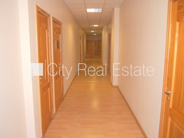 Фасадный дом, реновированный дом, объект охраняет физическая охрана, вход с Рига - изображение 5