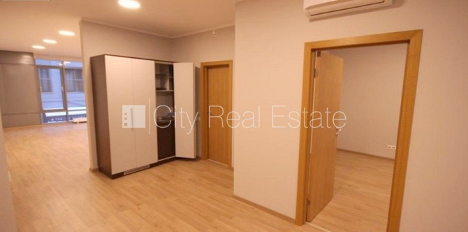 Новостройка, фасадный дом, благоустроенная озеленённая территория, подъездная Рига - изображение 6