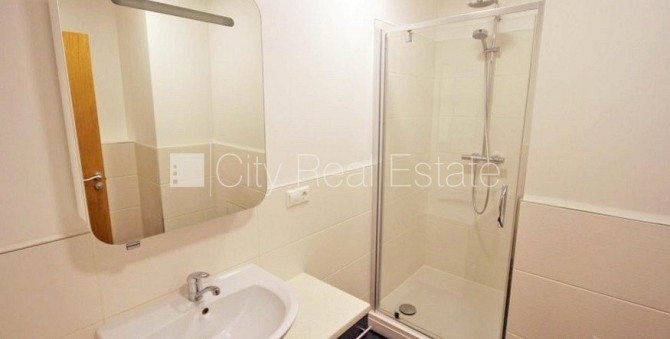 Новостройка, фасадный дом, благоустроенная озеленённая территория, подъездная Рига - изображение 13