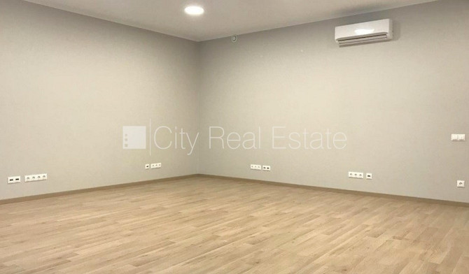 Новостройка, фасадный дом, благоустроенная озеленённая территория, подъездная Рига - изображение 7